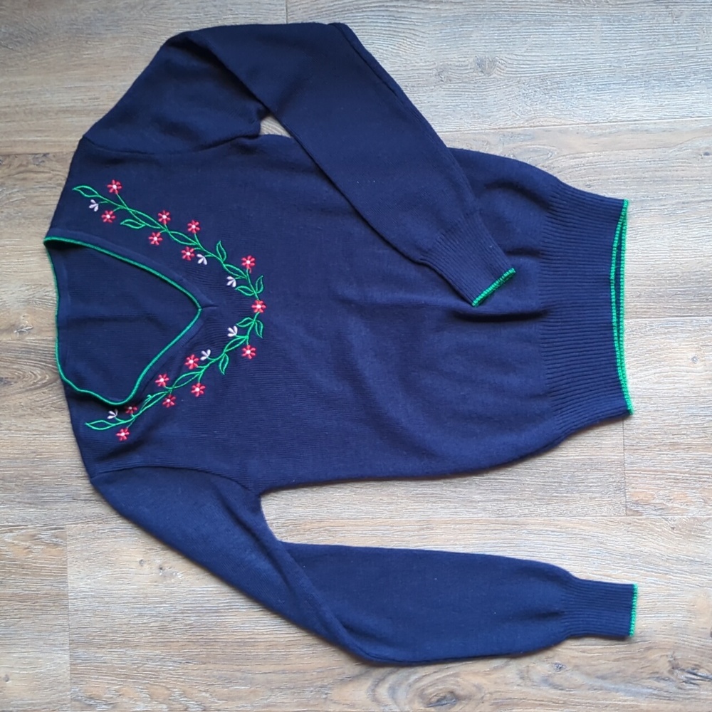Women's Vintage Navy Blue Sweater v neck with Floral Embroidery Size XS